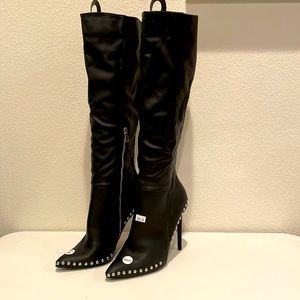Wild Diva black knee high zip boot heels size 6